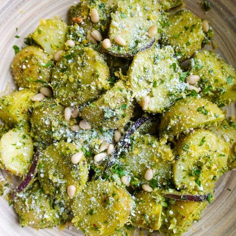 Pesto Potato Salad - Eat Well With Lex Pesto Potato Salad, Potatoes Parmesan, Chicken Pesto Pasta Salad, Crusted Potatoes, Parmesan Crusted Potatoes, Pesto Potatoes, Homemade Pesto Sauce, Potato Salad Recipe, Spring Dinner