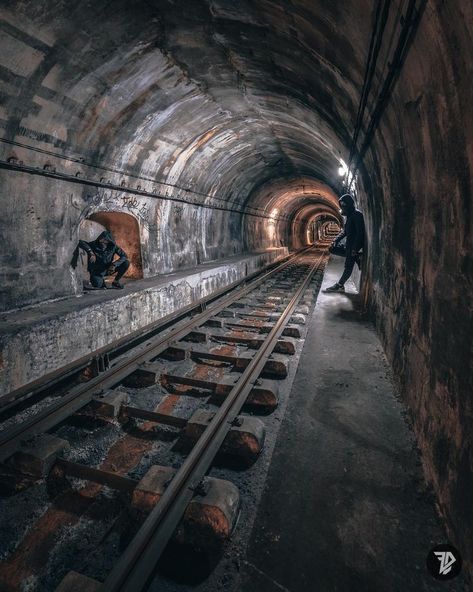 Abandoned underground Paris Urban Explorer Aesthetic, Urban Exploring Aesthetic, Urban Exploration Aesthetic, Ugly Places, Underground Train, Ugly Things, Underground City, Urban Exploration Photography, Abandoned Photography