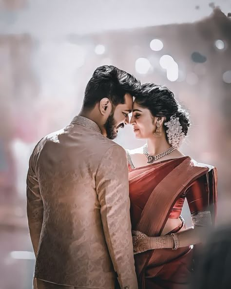 Here are Some BEST Couple Photography Ideas & Poses for South Indian Couples that you MUST need to capture for your wedding functions. #shaadisaga #indianwedding #coupleweddingphotography #coupleweddingphotographyindian #coupleweddingphotographyposes #coupleweddingphotographyforeheadkisspicture #coupleweddingphotographyromantic #coupleweddingphotographyphotoposes #southindianweddingphotography #southindiancouplephotoshoot #southindiancouplephotoshoottraditional #southindiancouplephotoshootposes Pose For Engagement Photos Indian, Saari Poses Couple, Capal Photo Poses, Couple Saree Photoshoot, Marathi Couple Photography, Marathi Engagement Photography, Couple Poses In Saree For Photoshoot, Couple Saree Poses, Couple Photo Poses In Saree