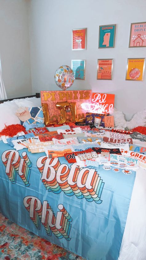 Big Little Room Decorations, Sorority Gift Baskets, Phi Mu Big Little Baskets, Big Little Room Decorations Sorority, Chi Omega Big Little Basket, Sorority Big Little Baskets, Big Little Baskets Ideas, Big Little Baskets, Sorority Initiation Basket