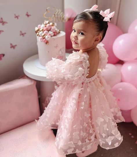 One year on and this is still one of my favourite dresses ever!!! 🩷 Maybe I'm biased but I honestly think this is the most PERFECT birthday dress 🤭🩷 Princess Ella was 2 years old here and wearing a size 2 🩷 @mikandme_ Birthday Ideas For 1 Year Girl, 2 Year Photoshoot Ideas, Two Year Photoshoot, Birthday 2 Year Girl, 1st Birthday Family Outfits, Princess Birthday Dress, 1st Birthday Ideas, Γενέθλια Mickey Mouse, Birthday Princess Dress