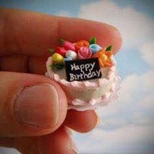 Mini Birthday Cake, Crea Fimo, Small Birthday Cakes, Felt Food Diy, Dolls House Shop, Tiny Cakes, Mini Cakes Birthday, Miniature Cake, Mini Craft