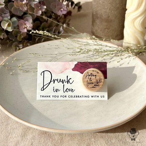 Drunk in Love Wine Stopper Wedding Favors with Thank You Card - Personalized Gift for Guests in Bulk with Thank you Tags and Organza Bags Wine Stopper Wedding Favors, Carton Texture, Personalized Wine Bottle, Gift For Guests, Personalized Wine Bottles, Elegant Wedding Favors, Bridal Party Favors, Drunk In Love, Wine Bottle Stoppers