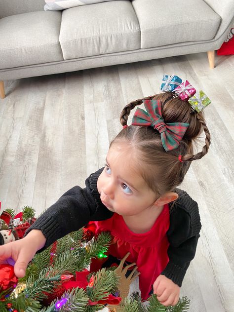 Toddler Whoville Hair, Cindy Lou Who Hairstyle Short Hair, Easy Whoville Hair For Kids, Kids Whoville Hair, Cindy Lou Who Hairstyle Kids, Who Hairstyles Dr Seuss Easy, Grinch Day Hair Ideas For Kids, How To Do Cindy Lou Who Hair For Kids, Christmas Hair For Toddlers