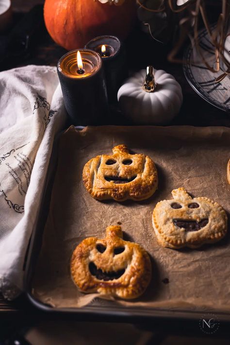 In this step-by-step guide, I’ll walk you through creating these creepy yet oh-so-delicious treats. With these classic pumpkin-shaped Jack O’Lantern pies, you’ll find the perfect puff pastry potion to conjure up Halloween magic. #quickhalloweentreats #easypuffpastryhandpies, #spookyhalloweendesserts Pumpkin Shaped Puff Pastry, Spooky Treats Savory, Halloween Hand Pies Savory, Halloween Food Puff Pastry, Puff Pastry Halloween Treats, Puff Pastry Ghosts, Spooky Pastries, Puff Pastry Halloween Recipes, Halloween Puff Pastry Ideas