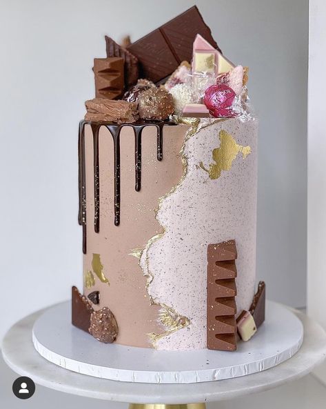 Dual Cake Design, Red Velvet Chocolate Cake, Chocolate Birthday Cake Decoration, Double Cake, Delish Cakes, Twin Birthday Cakes, Biscoff Cake, 40th Cake, Chocolate Cake Designs