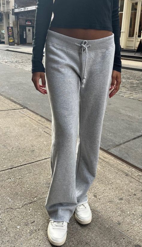 Flare Sweatpants Outfit, Brandy Sweatpants, Fame Clothes, Brandy Fits, New York Shopping, Flare Legging, Sweatpants Outfit, Cherry Hill, Grey Sweatpants