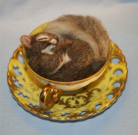 Needle Felted Tea Cups, Needle Felting Tutorials, Tassen Design, Felt Mouse, Needle Felting Projects, Felted Animals, Felting Tutorials, Needle Felt, Needle Felted Animals