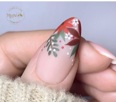 Gel Nails French, Xmas Nail Art, Floral Nail Designs, Nail It, Flower Nail Designs, French Nail Designs, Floral Nail Art, Cute Gel Nails, Ready For Christmas