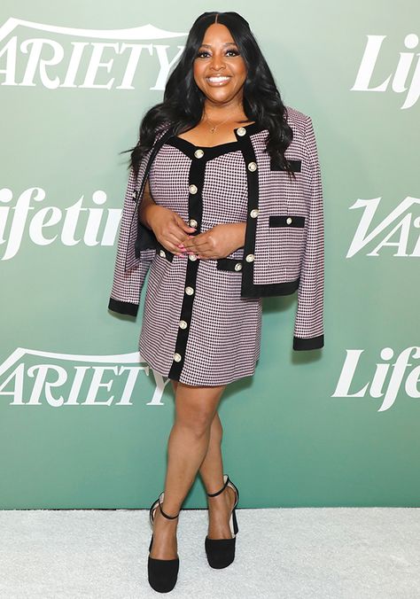 Sherri Shepherd, Inverted Triangle Outfits, Inverted Triangle, Handwritten Notes, Hollywood Life, Triangle Shape, Handwriting, Celebrities, Color