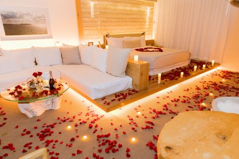 Romantic hotels room decoration flower Petal candle Romantic Bedroom Ideas For Valentines, Honeymoon Bedroom, Romantic Bedroom Lighting, Hotel Room Decoration, Romantic Hotel Rooms, Romantic Room Surprise, Minimalist Dorm, Romantic Room Decoration, Rustic Apartment