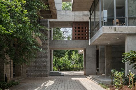 Iim Bangalore, Classroom Architecture, Elementary School Architecture, Urban Spaces Design, Architecture Career, Natural Architecture, Indian Institutes Of Management, Hostels Design, Architecture Design Process