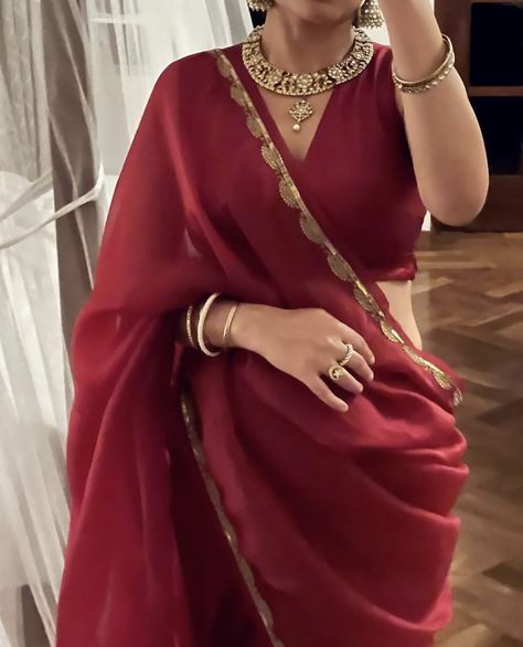 Desi Vibes, Saree Wearing Styles, Simple Saree Designs, Fancy Sarees Party Wear, Traditional Indian Dress, Desi Fashion Casual, Beauty Finds, Saree Designs Party Wear, Indian Dresses Traditional