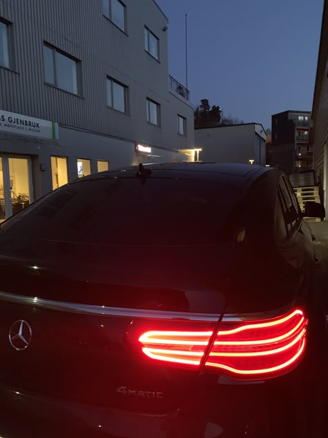 Wealthy Lifestyle Luxury, Mercedes Gle, Dream Cars Mercedes, Best Friend Pictures Tumblr, Street Racing Cars, Luxury Lifestyle Dreams, Mercedes Benz Cars, Edgy Wallpaper, Benz Car