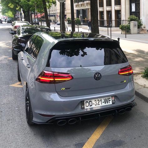 NARDO GREY 😎 . Follow: @vwclubtrcom 🚗: @kvn7r . #golf7r #golfr #golf7 golf7gti #golfgti #vwgolf #golf #vw #volkswagen #golf8 Cars Golf, Volkswagen Mk7, Volkswagen Polo Gti, Golf 7 R, Golf 7 Gti, Gti Mk7, Nardo Grey, Golf 8, Golf Photography