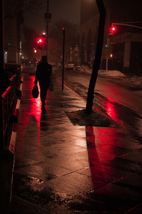 Explore Barry Yanowitz's photos on Flickr. Barry Yanowitz has uploaded 1771 photos to Flickr. Misty Night, Street At Night, Foto Top, Traffic Lights, Red Lights, Foto Art, Night City, Night Aesthetic, Red Aesthetic