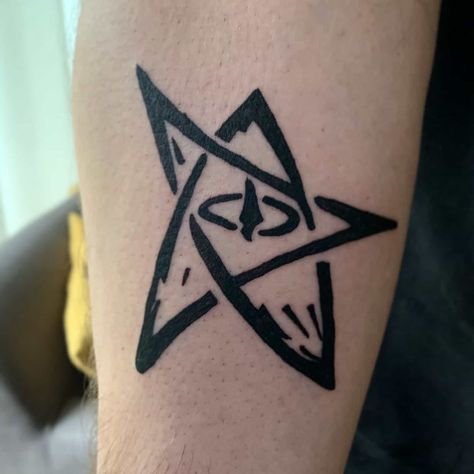 Elder sign tattoo done by our artist Shaun •... Elder Sign Tattoo, Eldritch Tattoo Design, Lovecraft Tattoo Ideas, Dark Sign Tattoo, Eldritch Tattoo, Scottish Tattoo, Elder Sign, Gamer Tattoos, Sign Tattoo