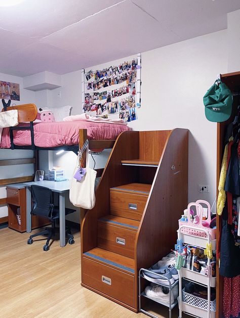 How to set up brumby dorm at uga (what to get) Uga Dorm Room, Uga Russell Hall Dorm, Georgia College And State University Dorm Room Ideas, Morgan State University Dorms, Gryfinndor Dorm Room, Uga Dorm, Bdm Uga Dorm, Lofted Dorm Beds, Freshman Dorm