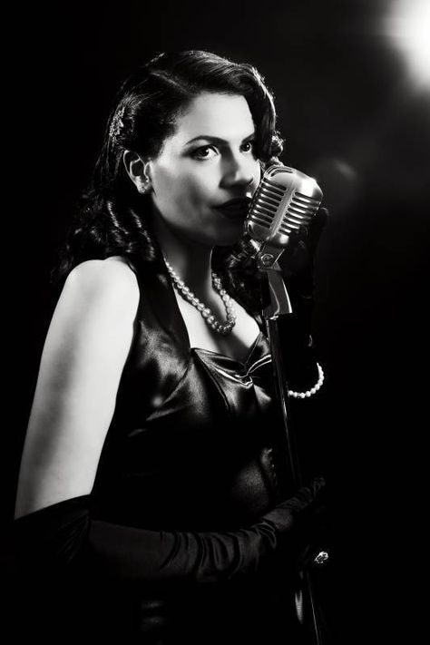 Latest review -  Paula Marie - The Vintage Vocalist - reviewed 16 Mar 2018 - by Orrin Sweeting-Dixon Music Photoshoot, Musician Portraits, Musician Photography, Outfit Vintage, Human Poses Reference, Photoshoot Concept, Human Poses, Character Poses, Portrait Inspiration