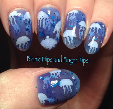 Bionic Hips and Finger Tips: Jellyfish Simple Jellyfish Nail Art, Jelly Fish Nails Designs, Jellyfish Inspired Nails, Under The Sea Nail Art, Jellyfish Nail Art, Jellyfish Nails, Fish Nail Art, Sea Nail Art, Aquarium Nails