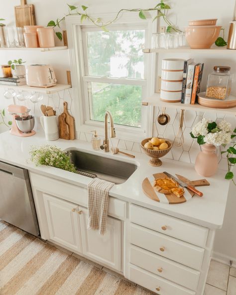 My small space bohemian white kitchen with pink accents and open shelving White Kitchen Makeover, Bohemian Kitchen, Aesthetic Kitchen, Boho Kitchen, Apartment Kitchen, Boho Interior, Kitchen Makeover, Aesthetic Room Decor, Style Boho