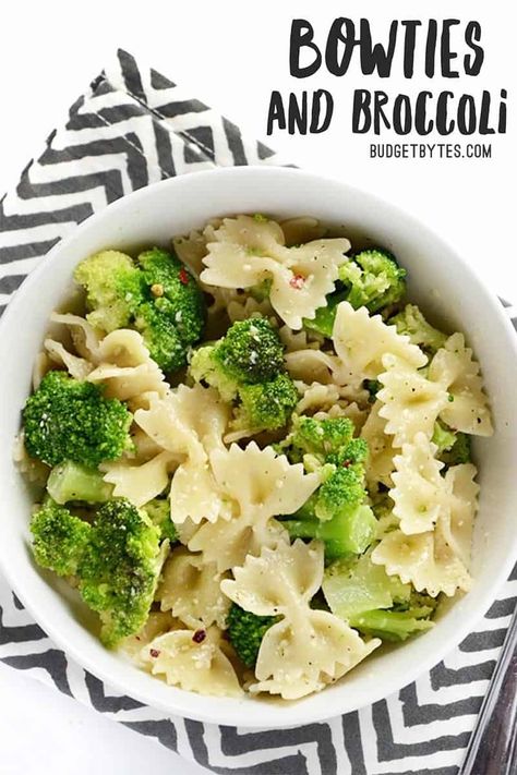 Pasta And Broccoli, Eat On A Budget, College Meals, Simple Dinner, Olive Oils, Broccoli Recipes, Budget Meals, A Bowl, Pasta Dishes