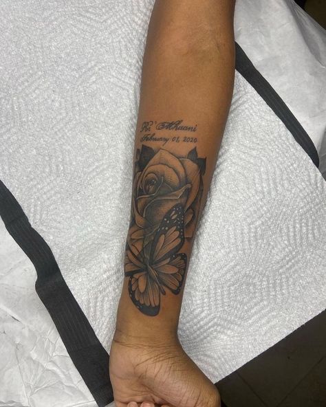 Tattoo On Wrist Black Women, Forarm Tattoos Black Woman, Medium Small Tattoos, Tattoo For Inner Arm, Forearm Tattoo Women Black, Half Sleeve Black Women Tattoo, Tattoo Ideas Black Women Arm, Starter Sleeve Tattoo Women, Wrist Tattoos Black Women