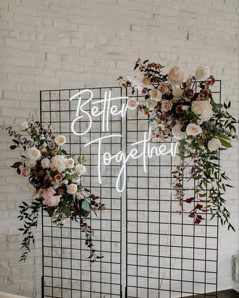 Petal & Wren on Instagram: "A real small part of us hopes the grid wall trend never dies 🤫 photo @samanthamphoto #flowersofinstagram #weddingflorist #weddinginspiration #weddingflowers #newenglandbride #stylemepretty #floralfix #flowergram #petalandwren #underthefloralspell #floraldesign #newenglandwedding #instablooms #calledtobecreative #allthingsbotanical #botanicalpickmeup #untoldvisuals #eventdesign #gridwallflowers #moodyblooms #bostonwedding" Picture Wall Wedding Backdrop Ideas, Classy Backdrop, Photo Op Wall, Wedding Photo Wall, Wedding Photo Backdrops, Wedding Photo Walls, Wall Trends, Grid Wall, Monochrome Decor