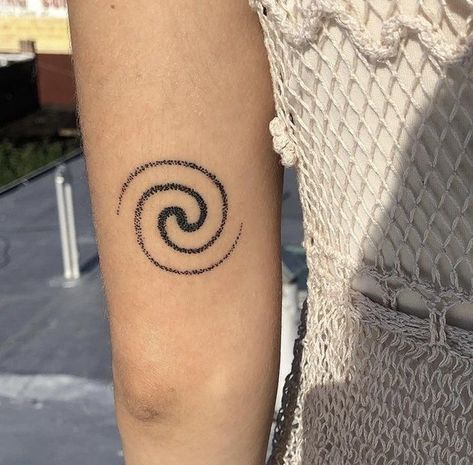 cute tattoo inspo!!! not mine Cool Henna, Tattoo Party, Swirl Tattoo, Spiral Tattoos, Stick Poke Tattoo, Tato Henna, Korean Tattoos, Handpoke Tattoo, Poke Tattoo