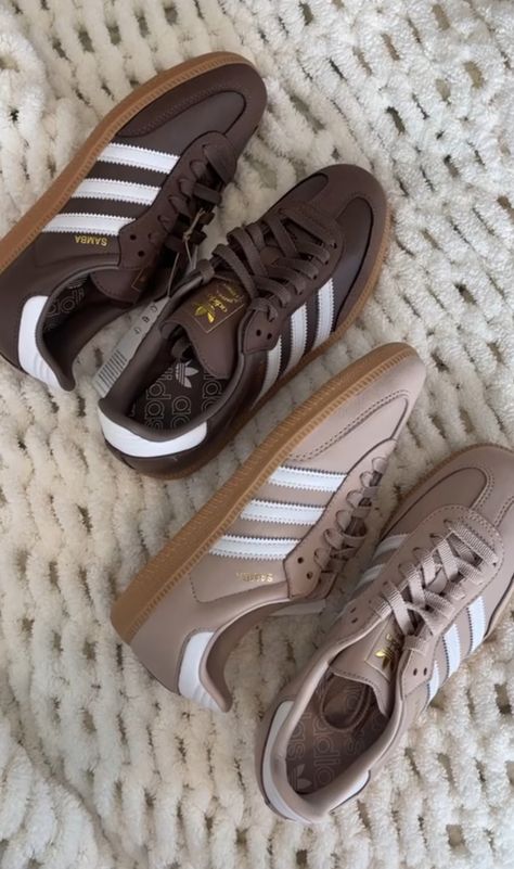 Brown Adidas Samba Outfit, Brown Samba Adidas, Adidas Shoes Women Aesthetic, Shoes Trend 2024, Shoe Inspo Aesthetic, Sambas Women, Adidas Samba Aesthetic, Zapatillas Aesthetic, Sambas Aesthetic