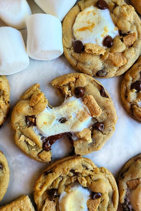 S'mores Cookies, S’mores Cookie, Marshmellow Cookie, Cookies Marketing, Smore Cookies, Cookies Marshmallow, Chocolate Chip Marshmallow Cookies, Smores Cookie, Stuffed Chocolate Chip Cookies