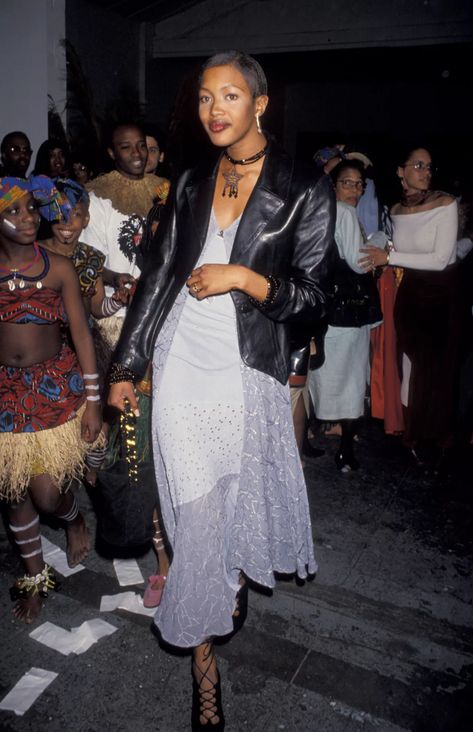 Naomi Campbell 90s, 90s Photos, The 90s Fashion, 90s Top, Models Style, Gigi Hadid Style, 90s Hip Hop Fashion, Feed Ig, Hadid Style