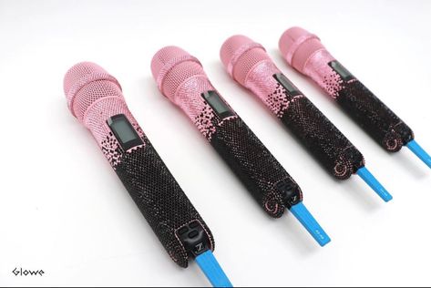 Blackpink Mic, Blackpink Microphone, Blackpink In Ear Monitor, In Ear Monitors Kpop, Black Pink Microphone, Ear Piece Kpop, Music Mic, Blackpink Coachella, News Microphone