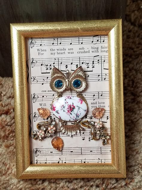 Costume Jewelry Crafts Projects, Jewelry Art Ideas, Sheet Music Crafts, Owl Sitting, Old Jewelry Crafts, Costume Jewelry Crafts, Jewelry Pictures, Framed Jewelry, Vintage Jewelry Ideas