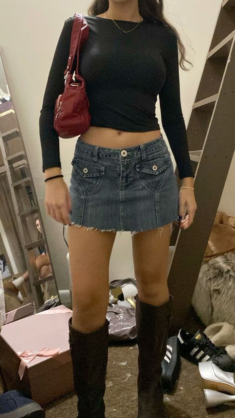 Dark Mini Skirt Outfit, Boots Outfit For Women Fall, Cute Outfits Going Out Casual, Womens Clothing Aesthetic, Cute Fall Outfits Boots, Red Long Boots Outfit, Outfit Inspo With Boots, Jean Skirt Tights Outfits, Jean Skirt Outfits Going Out