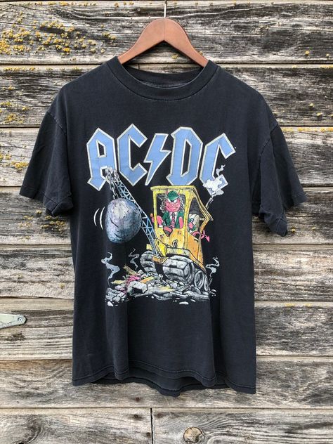 Indie Shirts, Acdc Tshirt, Neo Grunge, Oversize Tshirt Outfits, Vintage Band T Shirts, Tokyo Street Fashion, Band Concert, Gay Fashion