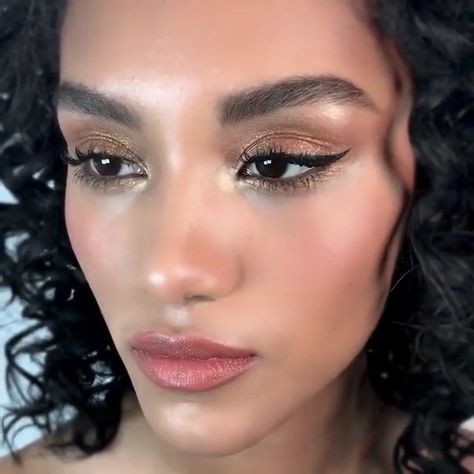 Charlotte Tilbury, MBE on Instagram: “Darlings, what is your makeup look for NYE? I will be creating a hypnotising, cat-like gaze with my AWARD-WINNING #FelineFlick eyeliner!!…” Make Up For Graduation Pictorial, Graduation Pictorial, Make Up For Graduation, Lovely Eyes, Models Makeup, Long Lashes, Light Skin, Makeup Brands, Summer Makeup