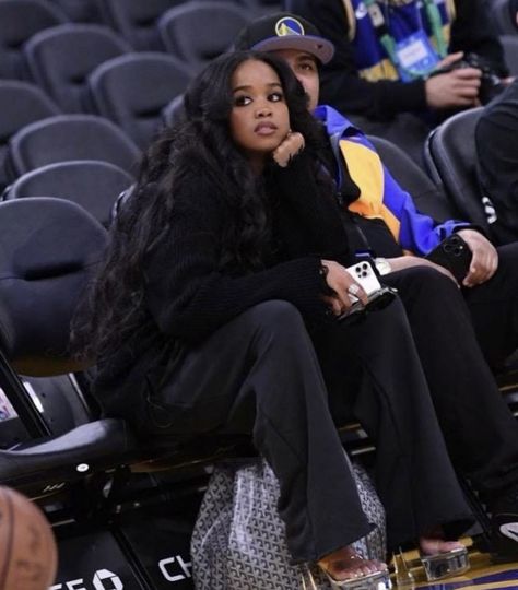 H.e.r Singer Aesthetic, H.e.r Aesthetic Singer, H E R Aesthetic, R Aesthetic, Her Singer, H.e.r Singer, H.e.r Aesthetic, Girls Music, Lazy Day Outfits