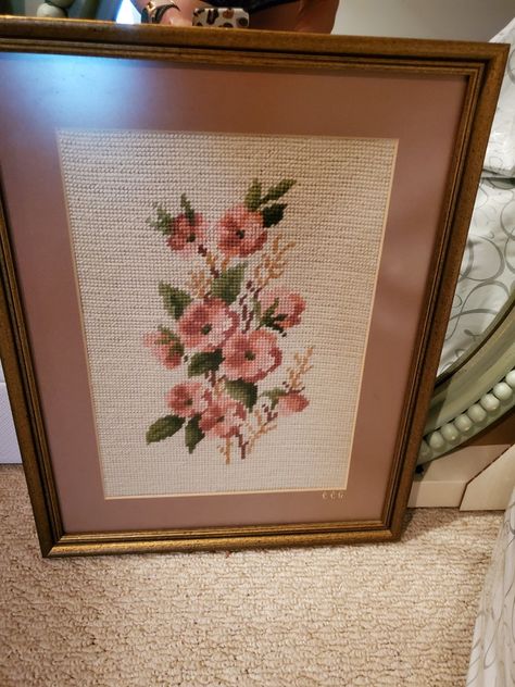 Framed Cross Stitch Wall Hangings, Stitch Work, Framed Cross Stitch, Hanging Frames, Cross Stitch Designs, Wall Hangings, Hand Embroidery, Room Ideas, Cross Stitch