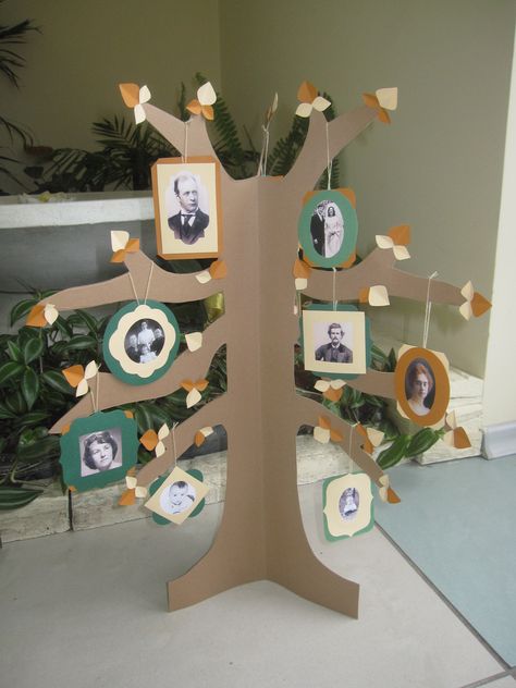 genealogical tree Genealogy Crafts, Genealogy Tree, Family Tree Craft, Trees For Kids, Family Tree Project, Animal Crafts For Kids, Tree Wall Decor, Cadeau Photo, Paper Crafts Diy Tutorials