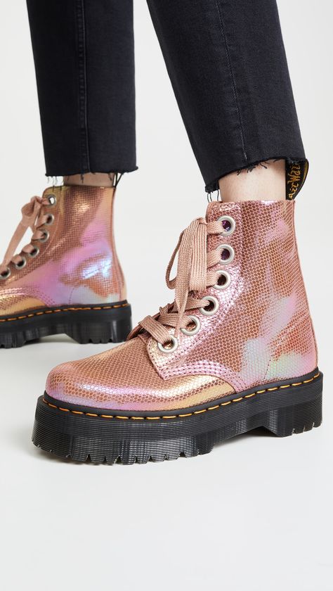 Goth Platform Boots, Red Doc Martens, Teenage Fashion Trending, Doc Martens Style, Doc Martens Outfit, Martens Style, Doc Martens Boots, Shoes Dr Martens, Army Boots