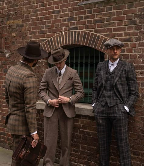 Men 1920s Fashion, 1920s Suits For Men, Old Hollywood Men Suits, 40s Suit Men, 1920s Fashion Aesthetic Men, 20s Aesthetic Men, 1920s Businessman, Vintage Hollywood Mens Fashion, 1920s Man Aesthetic