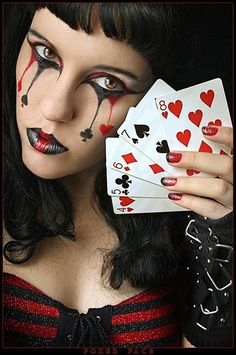 This is PERFECT for the playing cards makeup. It's sophisticated and eerie, which continues to give wonderland a realistic yet illusory vibe. Carnaval Make-up, Halloween Maquillaje, Queen Of Hearts Makeup, Texas Hold'em, Halloweenský Makeup, Groovy Halloween, Theatre Makeup, Crazy Costumes, Queen Of Hearts Costume