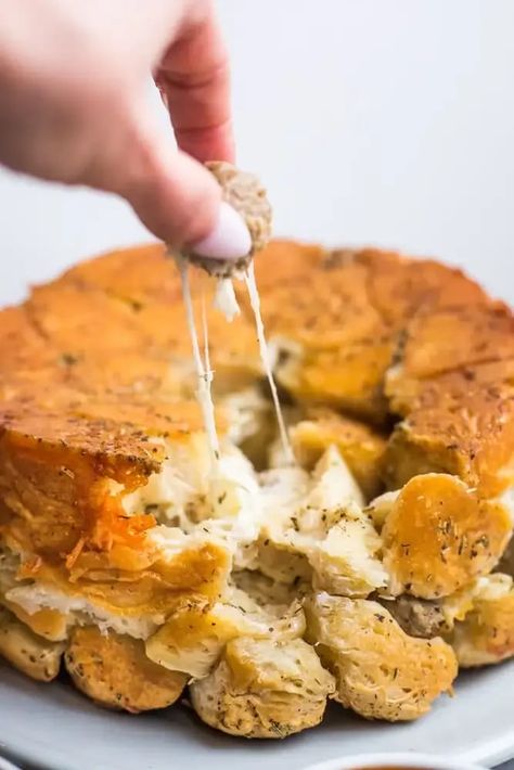 This Cheesy Meatball Pull Apart Bread is total comfort! Cubed dough is layered with meatballs, cheese, and herbed butter in this tasty savory bread. Don’t forget the marinara! Simple Beer Bread, Tastefully Simple Beer Bread, Savory Monkey Bread, Herbed Butter, Cheesy Meatballs, Braided Bread, Savory Bread, Frozen Meatballs, Beer Bread