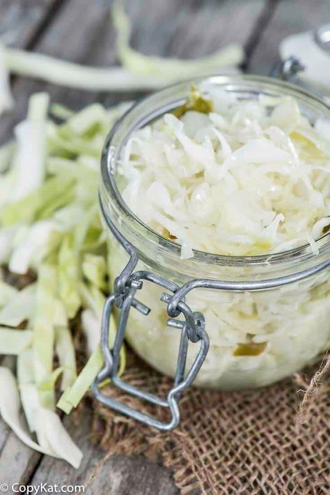 The best ever make ahead coleslaw that stays crunchy and keeps for weeks in the refrigerator. The secret is a simple oil and vinegar dressing with no mayo. Save this easy recipe to make for potlucks, picnics, and outdoor summer parties. #coleslaw #summerrecipes #potluck #cabbage #picnic #quickandeasy #sidedishrecipes Traditional Dutch Recipes, Yoghurt Dressing, Slaw Dressing, Coleslaw Dressing, Vinegar Dressing, Tailgating Recipes, Vegetarian Cabbage, Copykat Recipes, Dutch Recipes