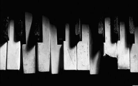 Broken Piano (metaphor) Wallpaper Musik, Piano Wallpaper, Four Tet, Piano Photo, Old Piano, White Piano, Old Pianos, Music Background, Piano Songs