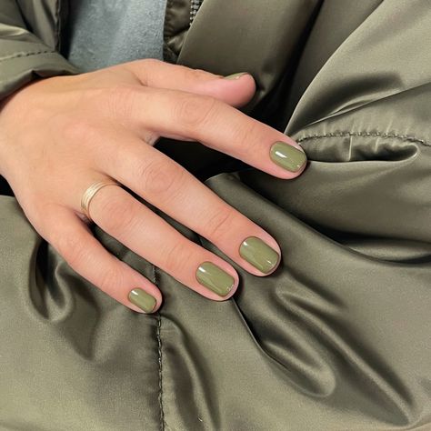 Nails Short Solid Color, Prom Acrylic Nails, Green Gel Nails, Press On Nails Short, Short Gel Nails, Gelish Nails, Simple Gel Nails, Nails Set, Classic Nails