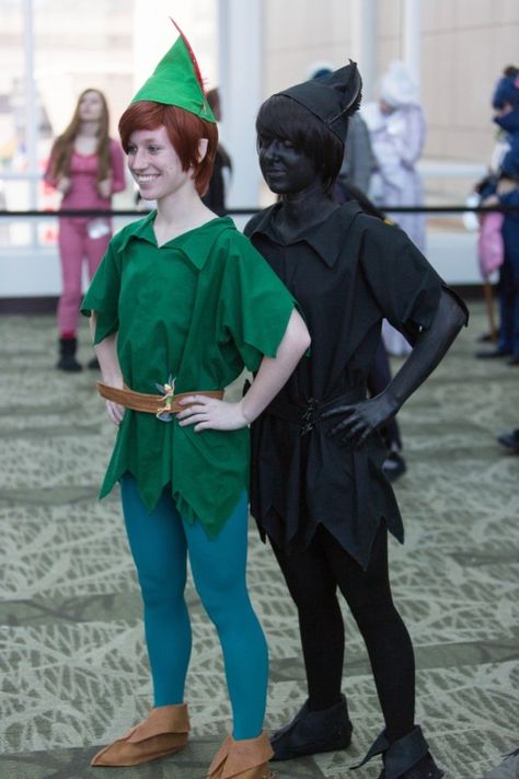 Disfraz Peter Pan, Duo Cosplay, Peter Pan Cosplay, Shadow Costume, Karneval Diy, Twin Costumes, Halloween Parejas, Costume Carnaval, Costume Disney