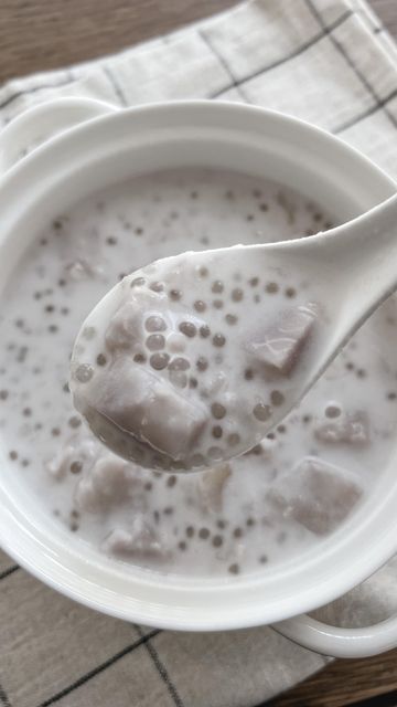 Coconut Sago, Taro Recipes, Milk Dessert, Coconut Soup, Easy Asian, Easy Asian Recipes, Ice And Spice, Asian Desserts, Aesthetic Food