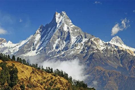 Himalayan Mountains in Nepal Annapurna Trek, Tibet Travel, Hiking Guide, Beautiful Mountains, Best Places To Travel, Tour Packages, Mountain Landscape, Himalayan, The Mountain